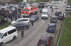 Три машины столкнулись на Лыхненском повороте, одна съехала в кювет