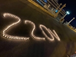 220 вольт зажглись свечами на асфальте: на площади Багапш прошел флешмоб