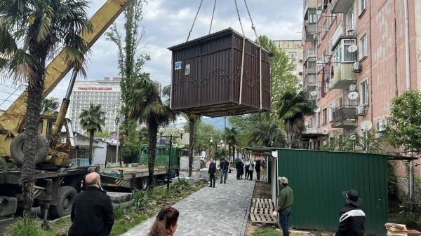 В Гагре приступили к демонтажу торговых павильонов, портящих облик города