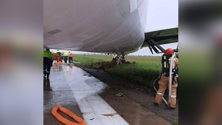 Пассажирский Boeing выкатился за пределы ВПП при посадке