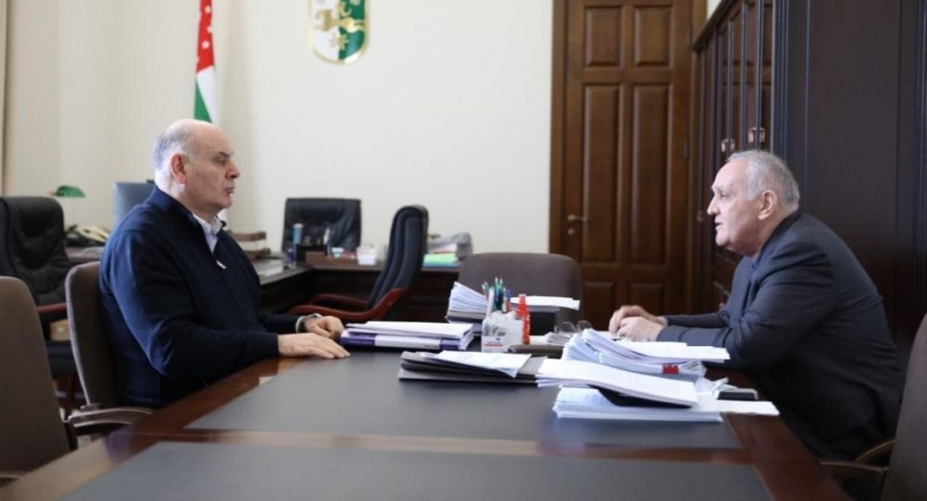 Бжания и Анкваб обсудили ближайшие планы исполнительной власти Абхазии