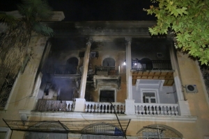 Сильный пожар произошел в одной из квартир столицы
