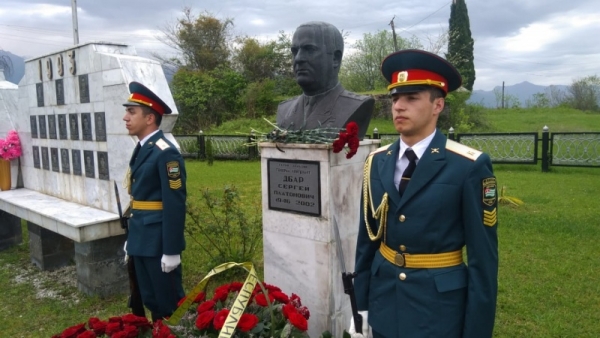 В Абхазии отмечают 75-летие генерала Сергея Дбар