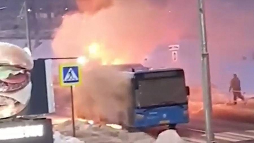 Автобус загорелся в Москве