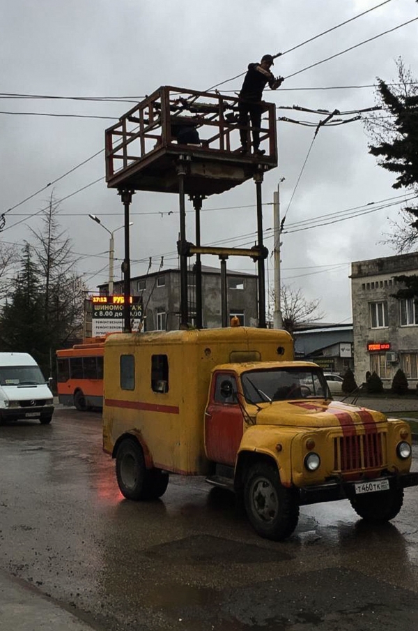Троллейбусы в Сухуме перестали ходить в Новый район и Старый поселок из-за аварии