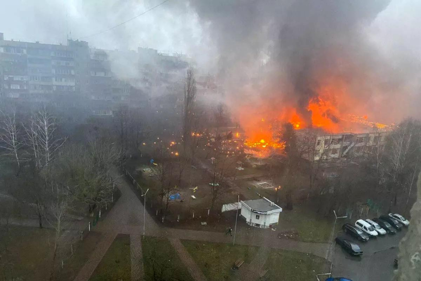 Вертолет упал рядом с детским садом в Киевской области