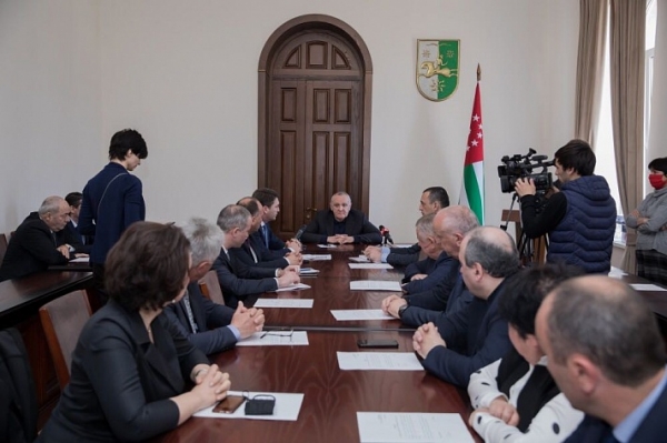 Премьер-министра Александра Анкваб проинформировали о положении дел в министерствах