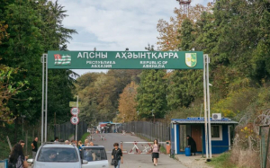 Один или группа? В Абхазии требуют информации о грузинских туристах