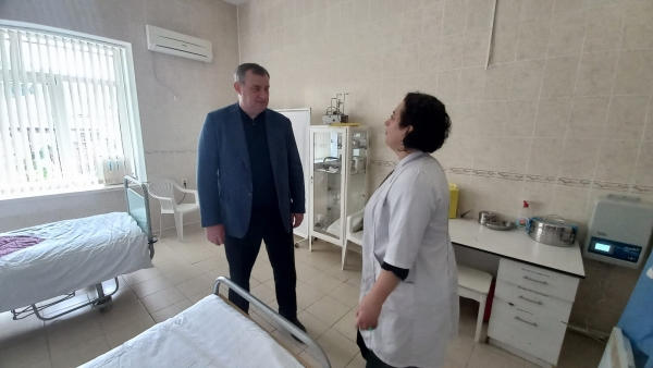 Министр здравоохранения встретился с членами сообщества анонимных наркоманов