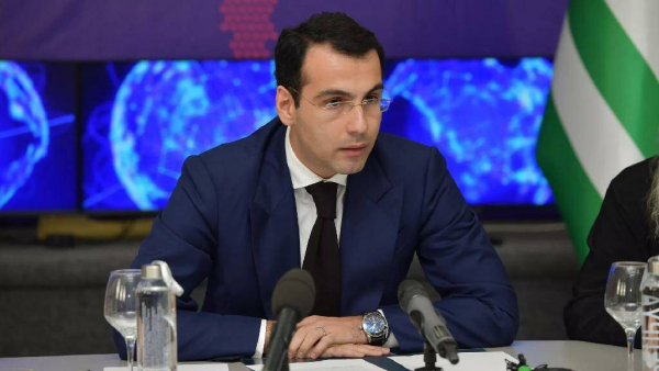 Инал Ардзинба осудил удар по жилому дому в Дамаске. По дому рядом с посольством Абхазии нанесли ракетный удар