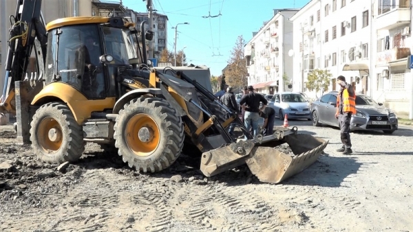 В Сухуме начались подготовительные работы по укладке асфальта на улице Абазинская