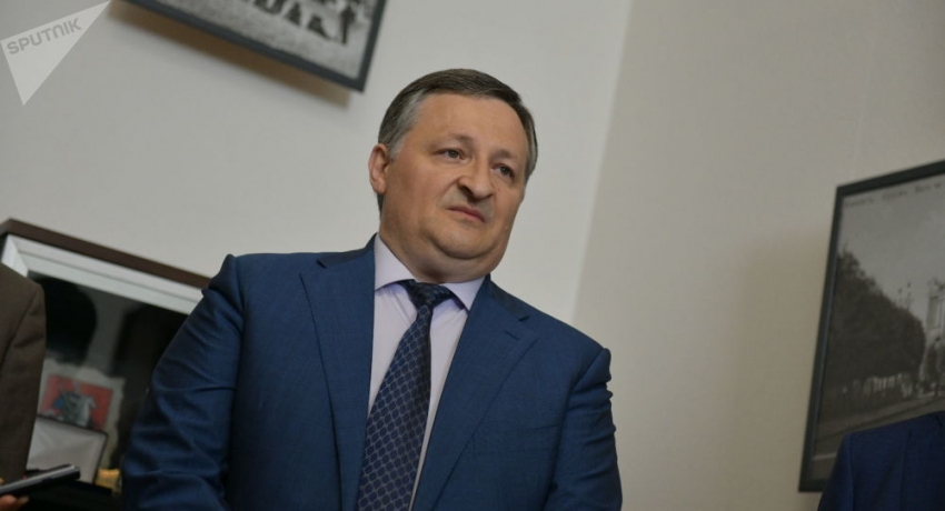 Президент Абхазии представил нового и.о. главы Сухума коллективу администрации города
