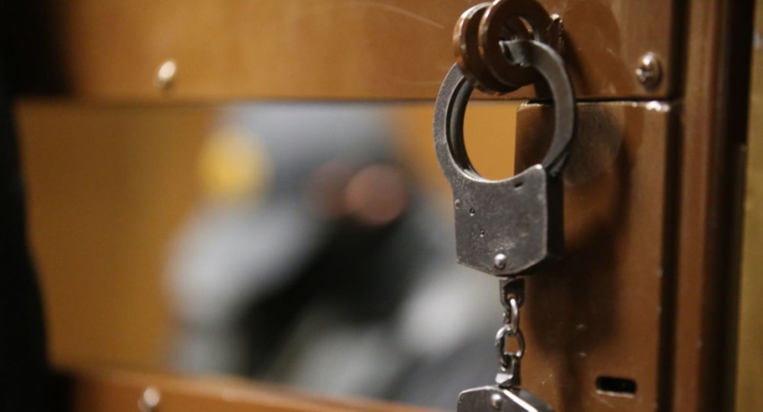 Житель Нижней Эшеры задержан в Сухуме по делу о хищениях и хранении наркотиков