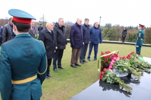 Руководство страны почтило память президентов Владислава Ардзинба и Сергея Багапш