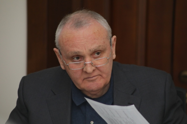 Премьер-министр отменил приказ министра просвещения