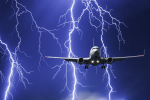 В летевший в Турцию самолет со 178 пассажирами на борту ударила молния