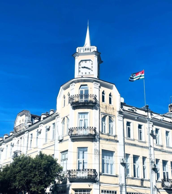 Беслан Эшба утвердил план проведения мероприятий в столице, приуроченных к празднованию 30-й годовщины освобождения Сухума и Дня Победы и Независимости