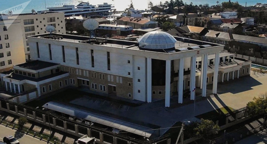 Консульский отдел посольства России в Абхазии возобновит прием посетителей