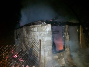 Пожар в Ткуарчалском районе. Полностью сгорел частный двухэтажный жилой дом