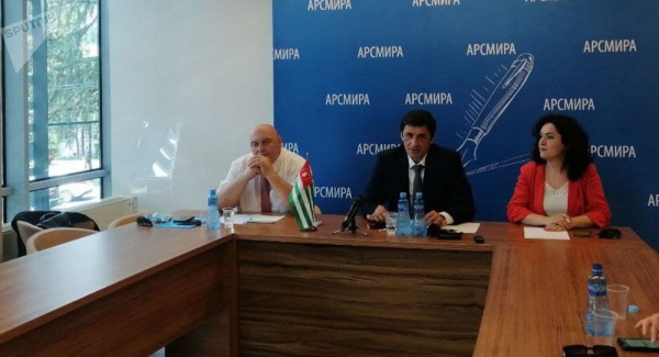 Глава "Аруаа" призвал граждан Абхазии готовиться к акциям протеста в октябре