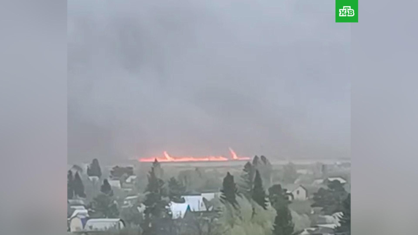 В Сети появилось видео с огненными смерчами в Курганской области