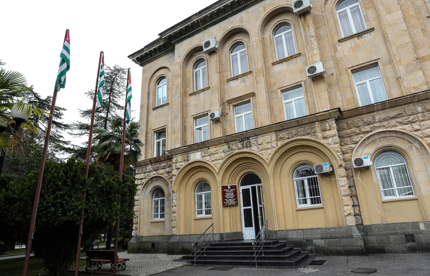 Абхазский парламент ранним утром утвердил передачу России госдачи «Пицунда»
