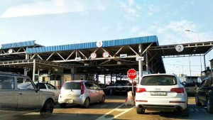 Российская таможня рассказала о причине скопления грузовиков на границе с Абхазией