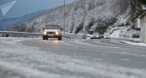 В ГАИ Абхазии рассказали о ситуации на дорогах из-за снега и гололеда
