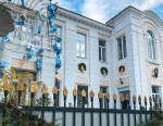 «Белый дом балерины» выиграл в конкурсе на лучшее новогоднее оформление фасадов зданий в Сухуме (+видео)