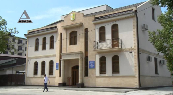 Прокуратурой Сухума завершена проверка по факту задержания и доставления сотрудниками милиции в отделение УВД г. Сухум несовершеннолетнего Гамгия
