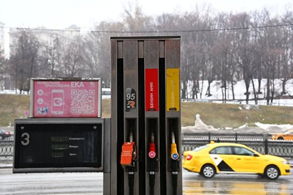 В России подешевел бензин