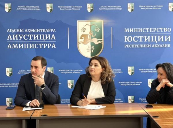 Замминистра юстиции: граждане не должны сталкиваться с запертыми дверями в рабочее время
