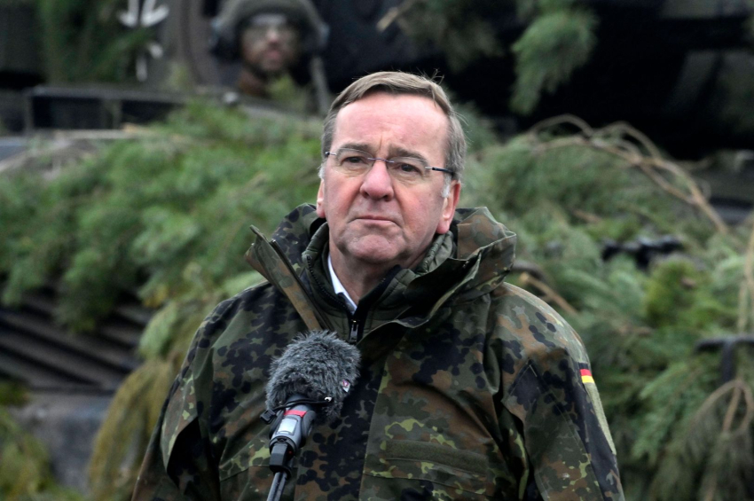 Глава Минобороны ФРГ призвал готовиться к войне в Европе